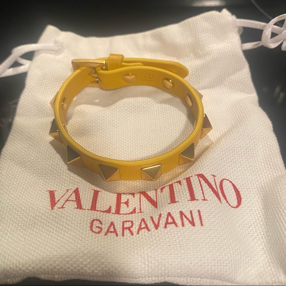 LUXURY Valentino Women’s Studded Bracelet